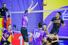 德州扑克高手第一反应是退（德州扑克高手的本能选择是先退）